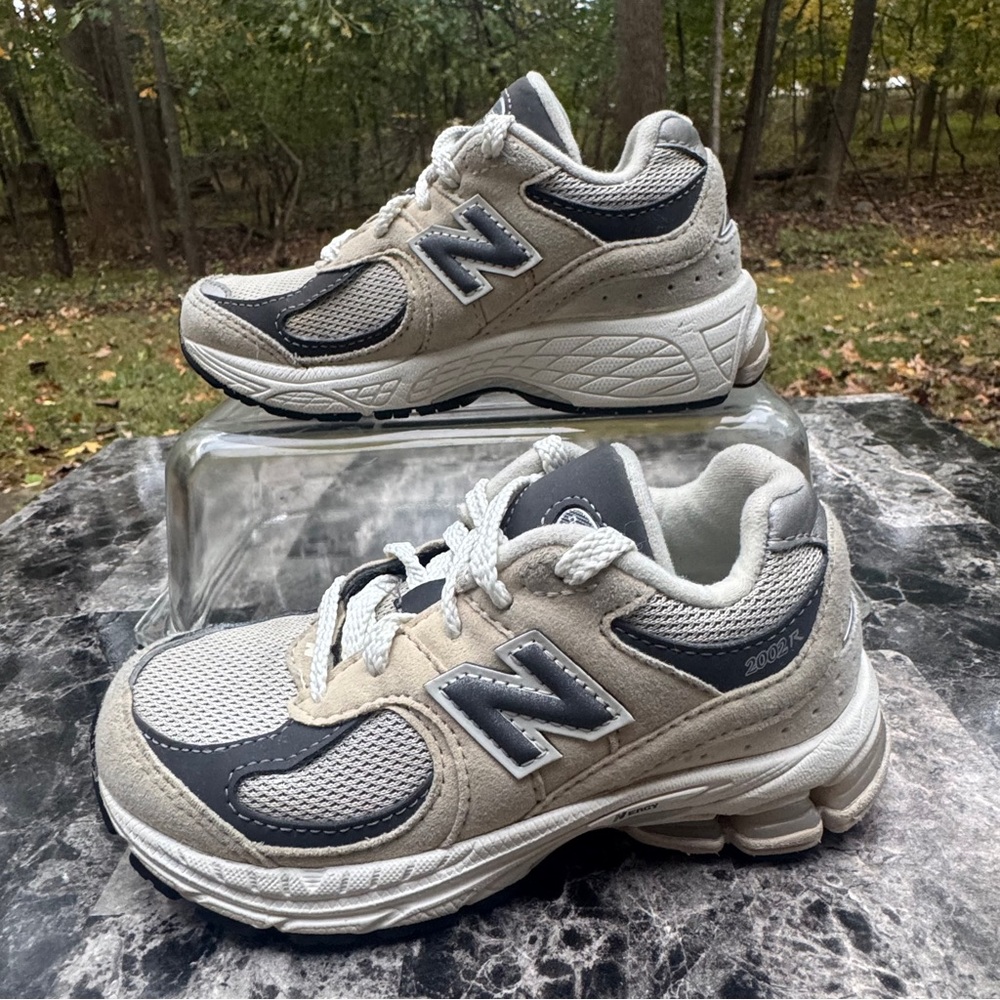 New Balance 2002R  Sneakers Size 11 Boys - Picture 2 of 14